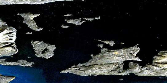 Air photo: Qukiavik Island Satellite Image map 016M05 at 1:50,000 Scale