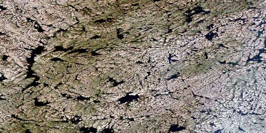 Air photo: Lac Ptarmigan Satellite Image map 024E14 at 1:50,000 Scale