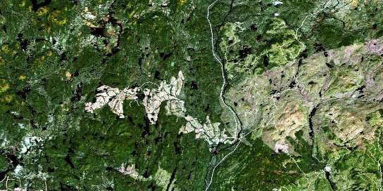 Air photo: Lac Verreault Satellite Image map 032I02 at 1:50,000 Scale