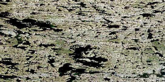 Air photo: Lac Akuaraaluk Satellite Image map 035B04 at 1:50,000 Scale