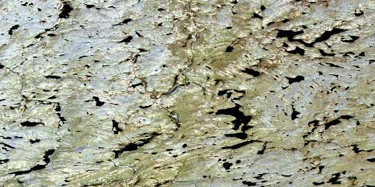 Air photo: Lac Amarurtuuq Satellite Image map 035F16 at 1:50,000 Scale