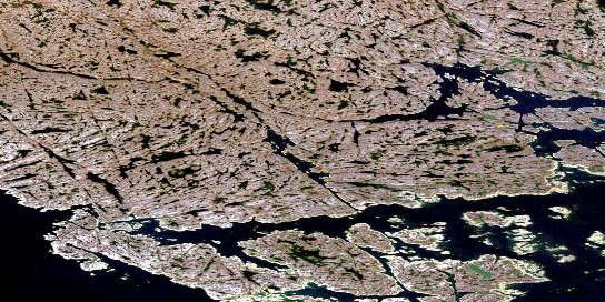 Air photo: Hanbury Island Satellite Image map 055O10 at 1:50,000 Scale
