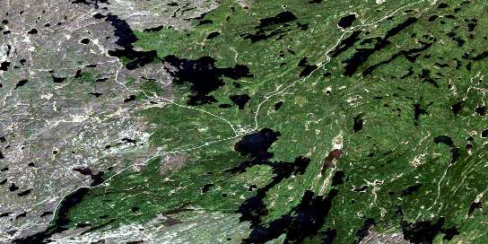 Air photo: Lower Waddy Lake Satellite Image map 064D04 at 1:50,000 Scale