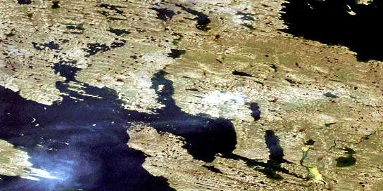 Air photo: Maniituq Hill Satellite Image map 065O15 at 1:50,000 Scale