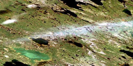 Air photo: Isuqtuq Lake Satellite Image map 065P02 at 1:50,000 Scale