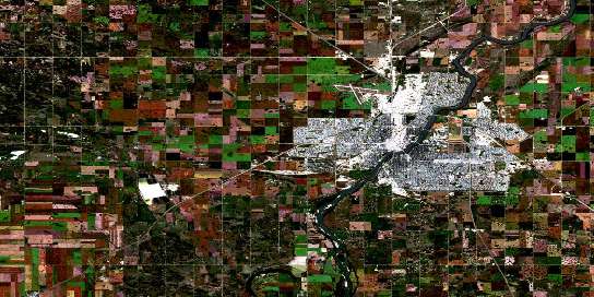 Saskatoon Satellite Map 073B02 at 1:50,000 scale - National Topographic System of Canada (NTS) - Orthophoto