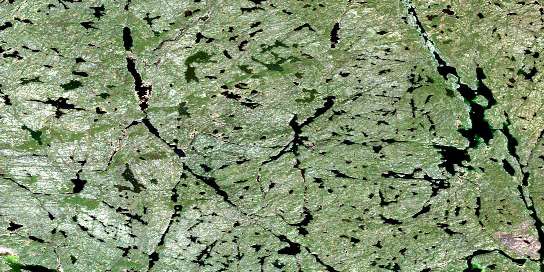 Benna Thy Lake Satellite Map 075D10 at 1:50,000 scale - National Topographic System of Canada (NTS) - Orthophoto