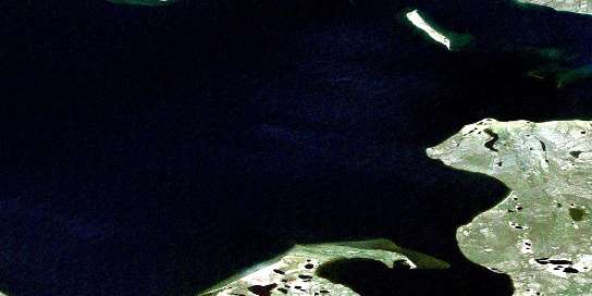 Air photo: Crosswise Island Satellite Image map 096K02 at 1:50,000 Scale