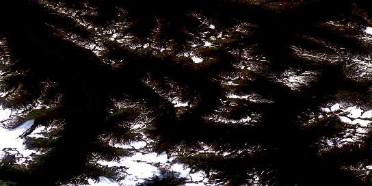 Air photo: Tumeka Lake Satellite Image map 104H04 at 1:50,000 Scale